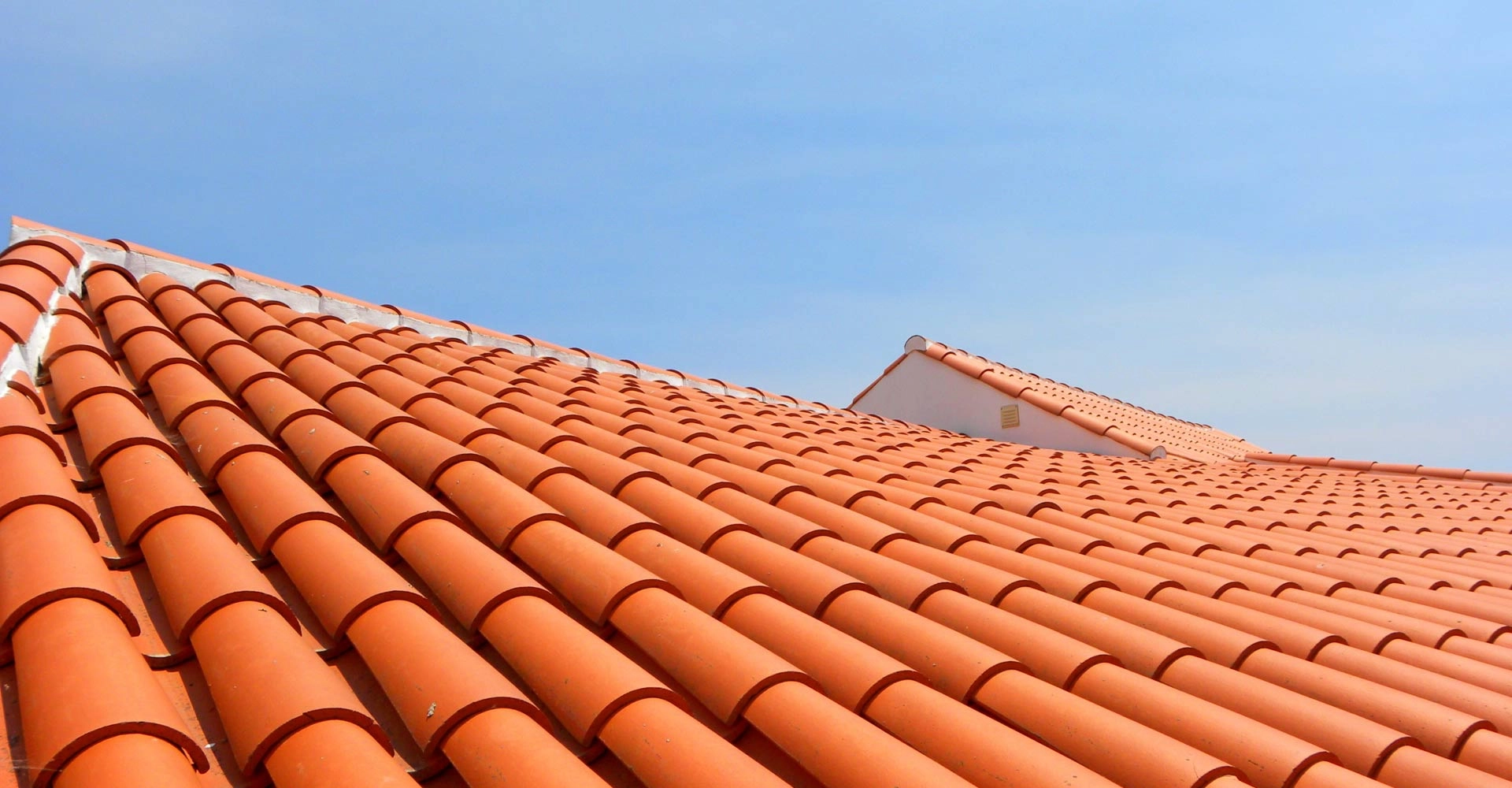 Votre toit, mon expertise : Couverture, Velux et Traitements anti-mousse